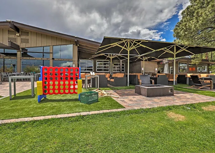 Dom wakacyjny Cozy Retreat W/ Balcony & Mtn View! *