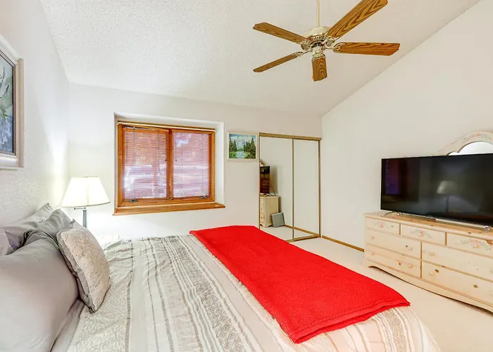 Cozy Retreat W/ Balcony & Mtn View! Dom wakacyjny Flagstaff