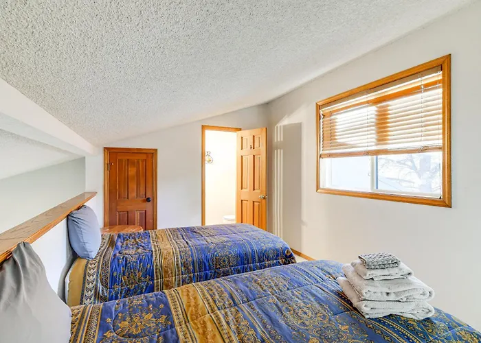 Cozy Retreat W/ Balcony & Mtn View! Dom wakacyjny *